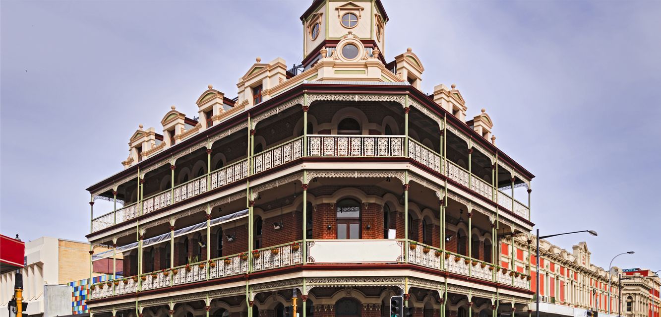 Wander the streets of Fremantle with their many historic taverns and hotels.
