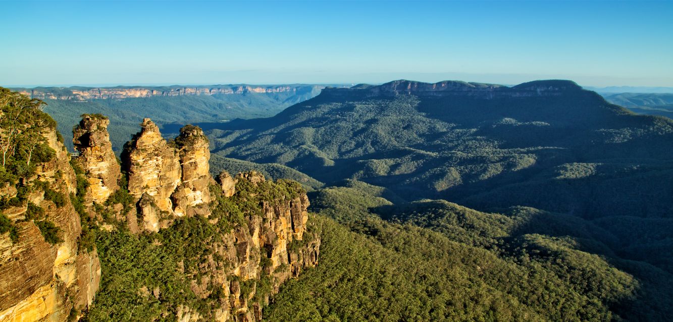 The famous Three Sisters formation in the Blue Mountains National Park close to Katoomba.
