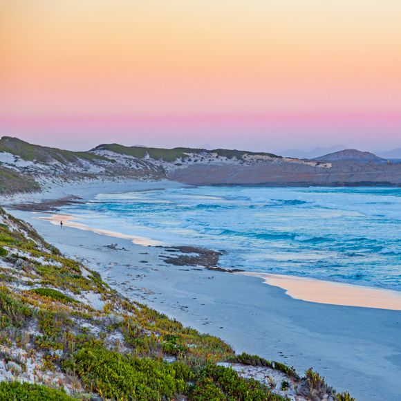 When it comes to locations ideal for a sunset beach walk, Esperance delivers.